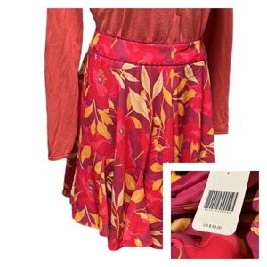🛍️# 850 NWT Bebe Floral Mini Skirt